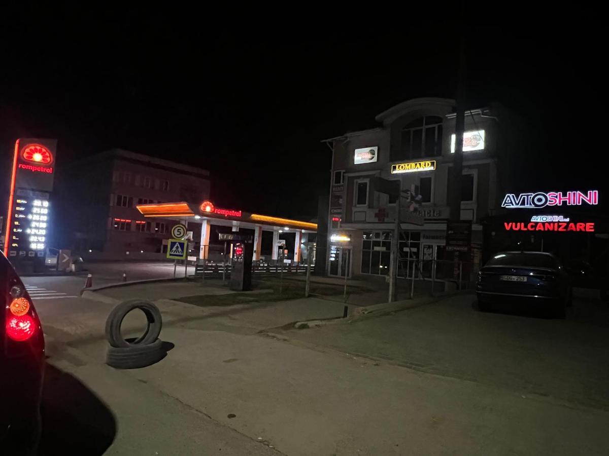 Hi-Tech Aparts Chisinau Bagian luar foto